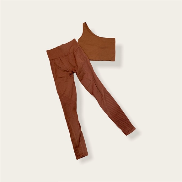 H&M Seamless Workout Set - Picture 2 of 2